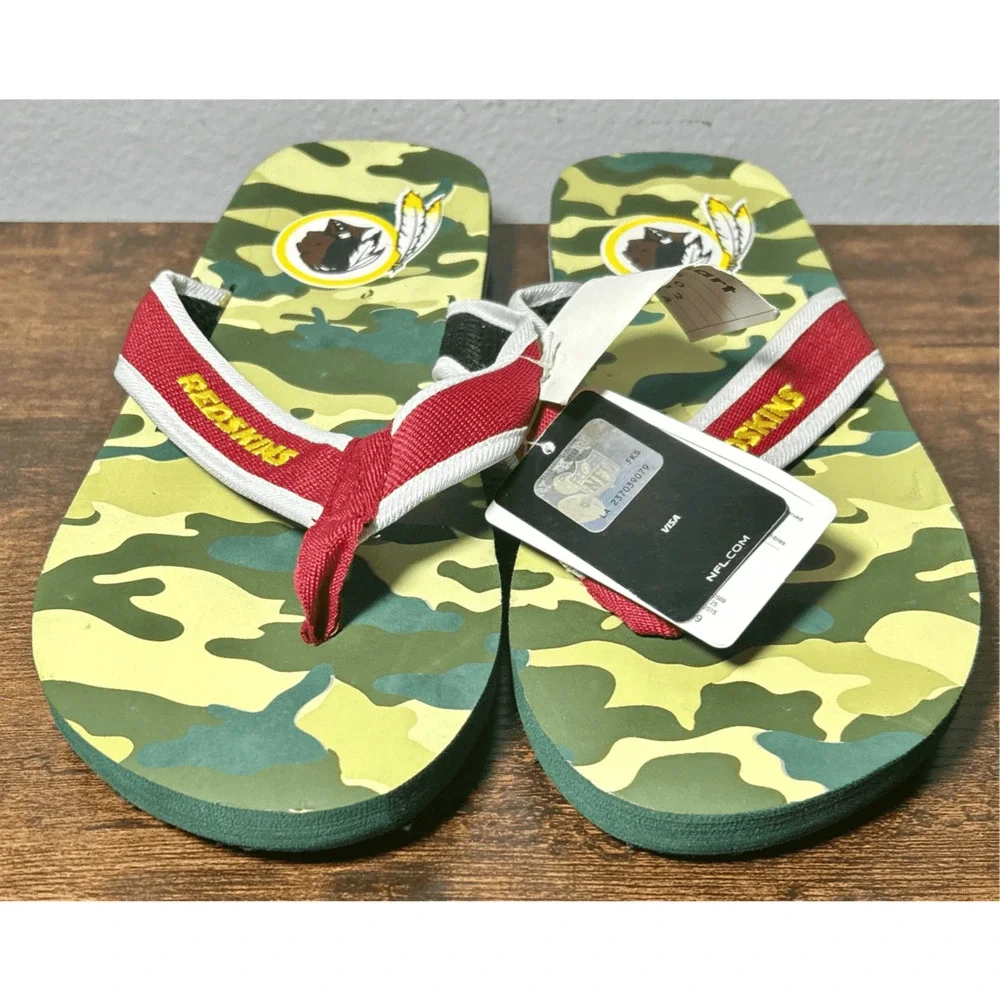 NWT Washington Redskins NFL Camo Flip Flop Sandals Sz M